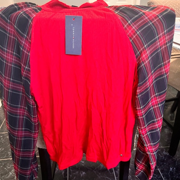 Tommy Hilfiger top - Picture 1 of 8